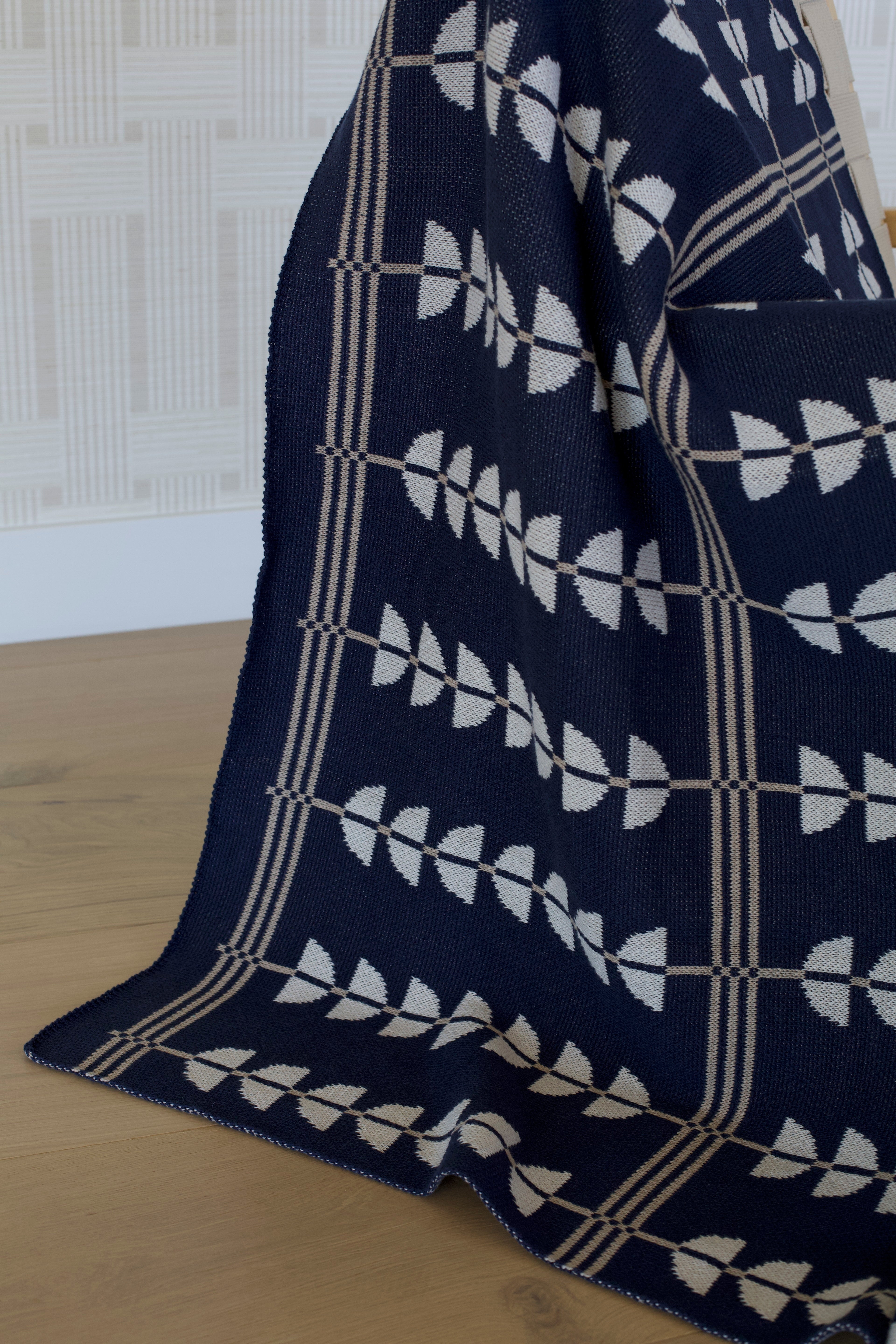 Arcline Throw