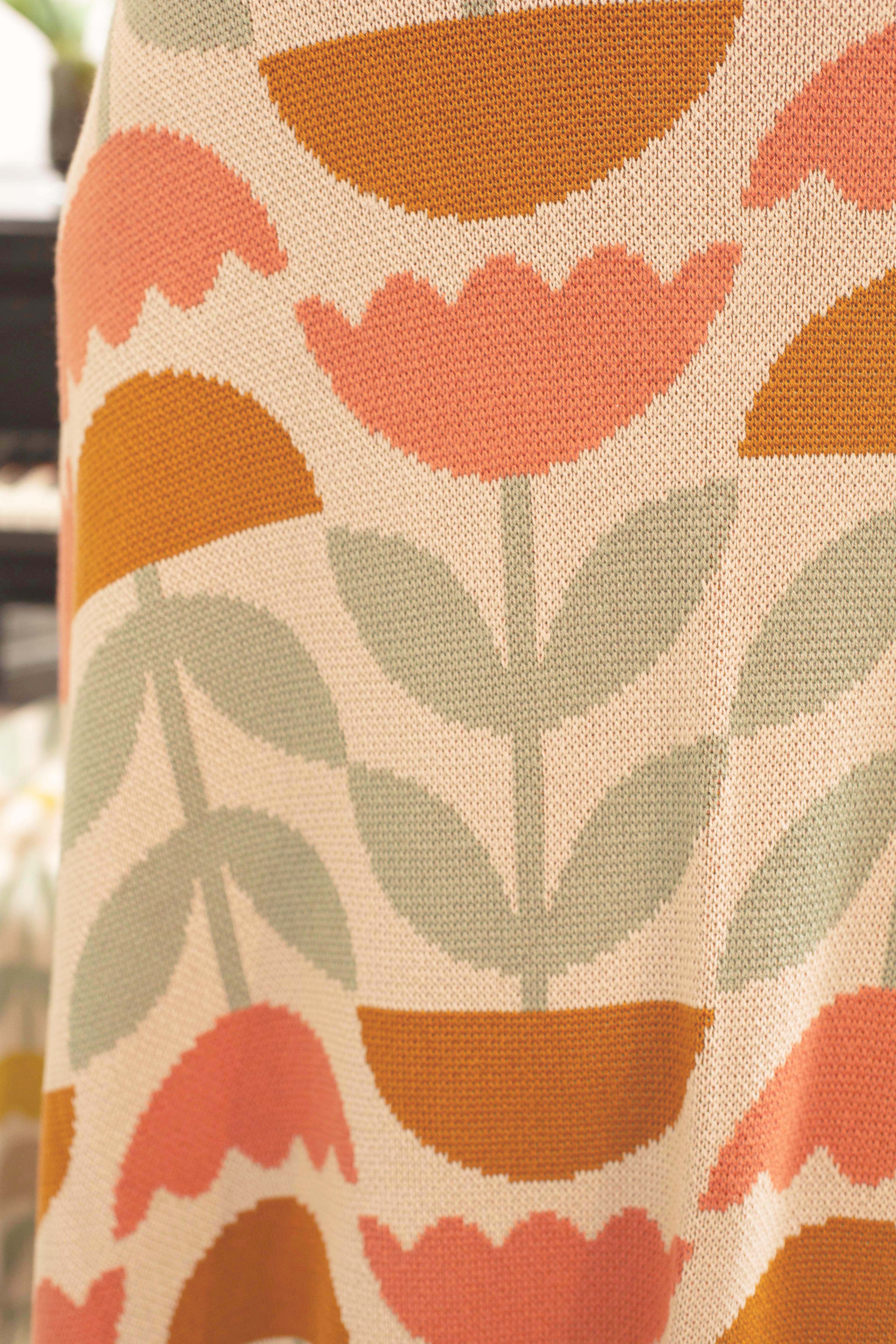 Bloom Throw (Coral)