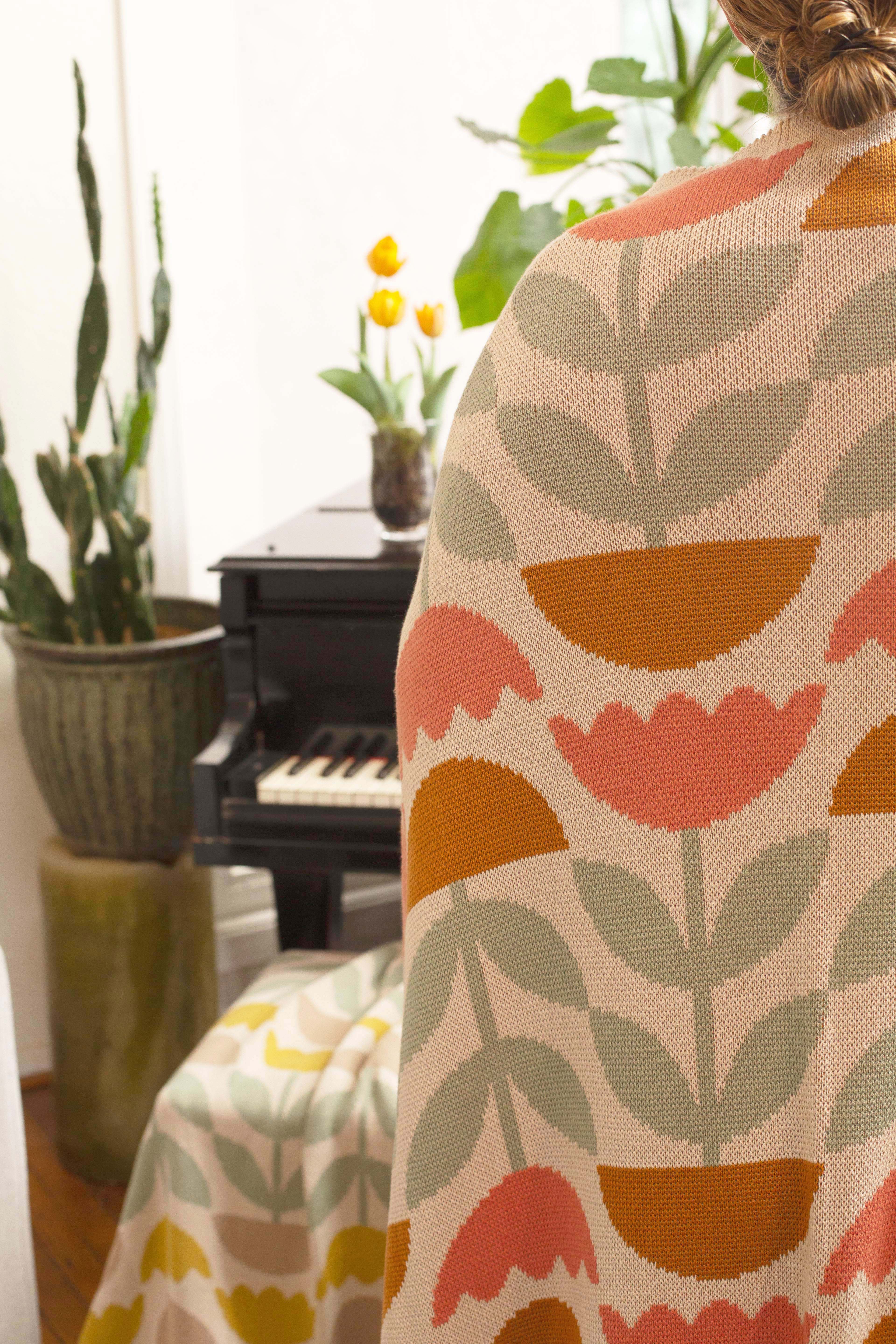 Bloom Throw (Coral)