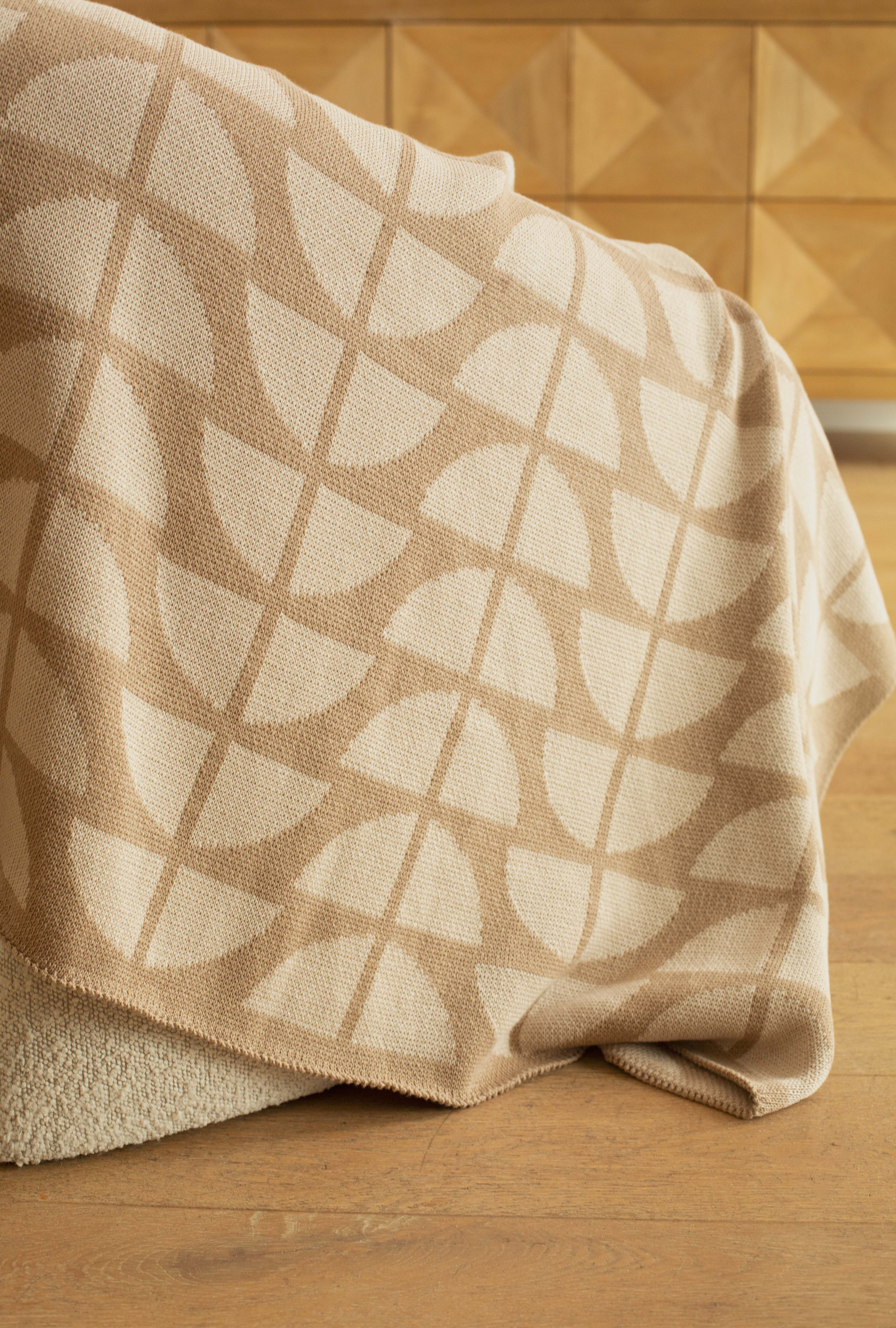 Seashell Throw
