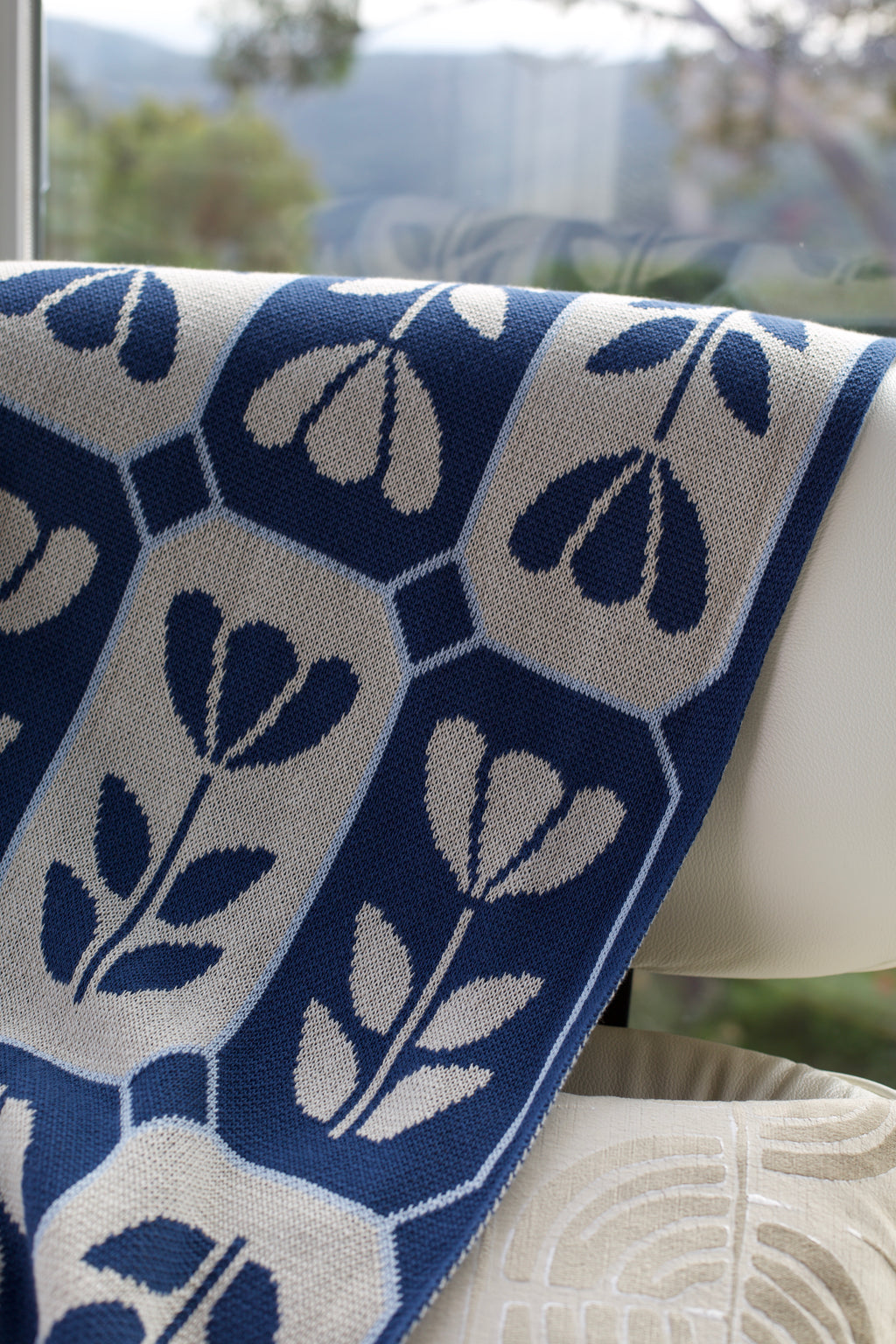 Tulip Mosaic Throw (Ocean Blue)